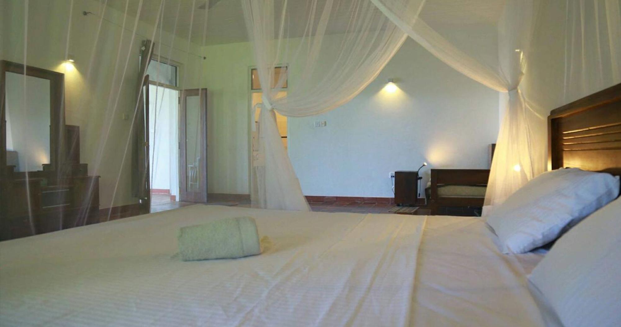 Bluewind Resort Tangalle Exterior photo
