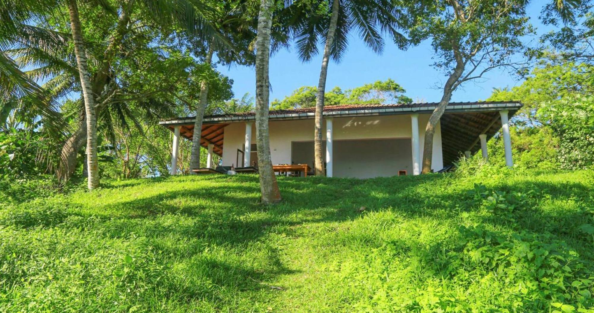Bluewind Resort Tangalle Exterior photo
